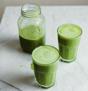 8 Health Benefits of Drinking Wheatgrass That Will Change Your Life